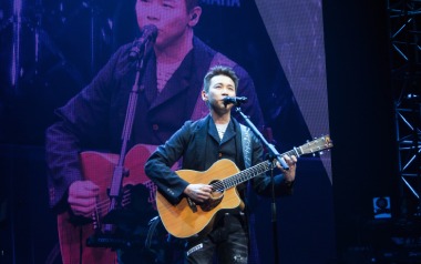 自导自演的悲剧吉他谱