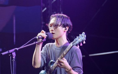 每个眼神都只身荒野吉他谱