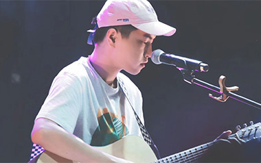 形容吉他谱