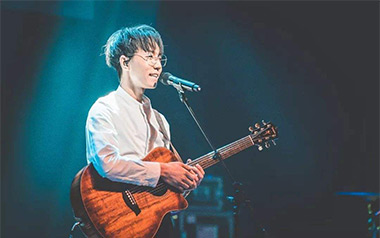 理想三旬吉他谱