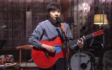 平凡故事吉他谱